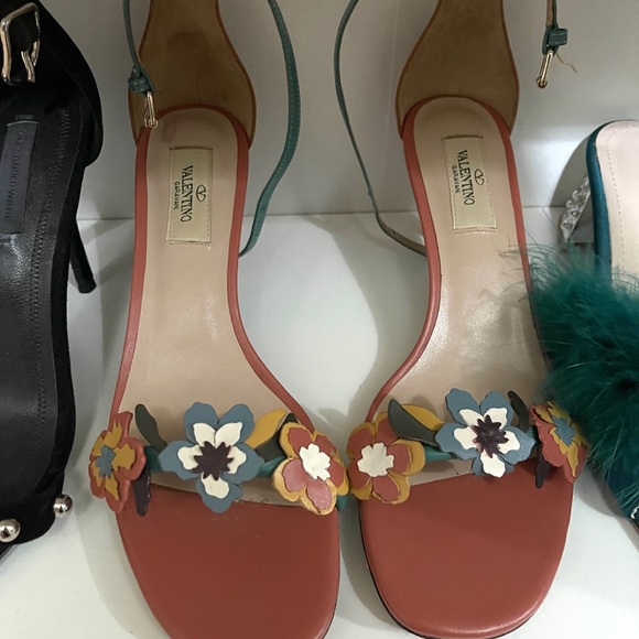 Valentino Orange Red Rockstud Hawaii Flower Floral Ankle Strap Sandals Heel Pump - Picture 2 of 5